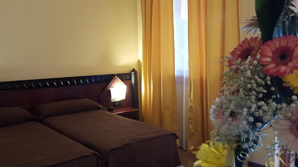 Hotel Motel Flower Novi Ligure Dış mekan fotoğraf